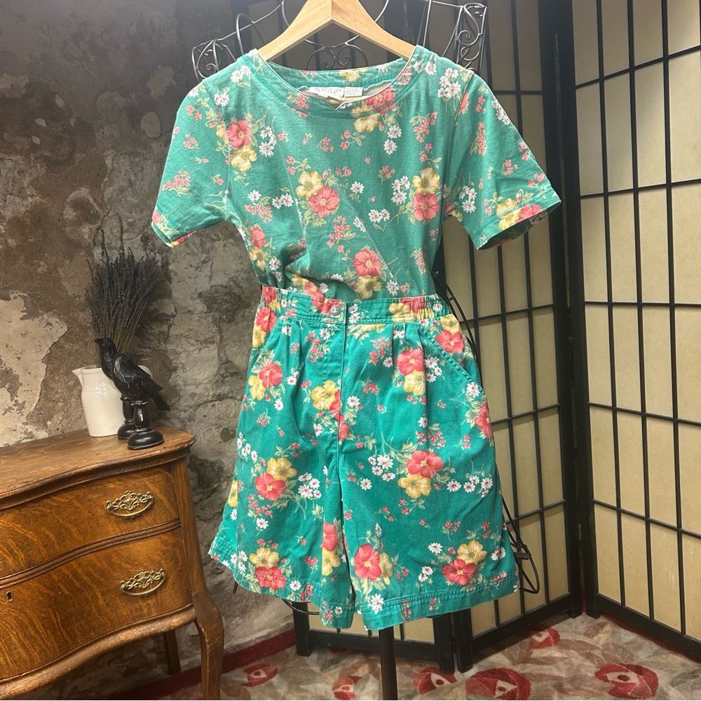 VNT 90s Russ Petites Green/Floral Print T-Shirt High Waisted Shorts Set: Size 6